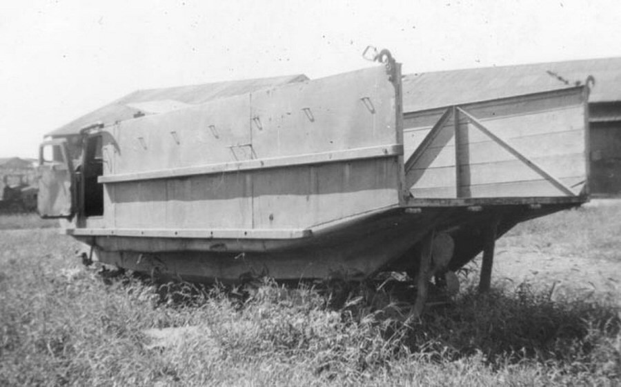 Rear of a Su-Ki, back doors open